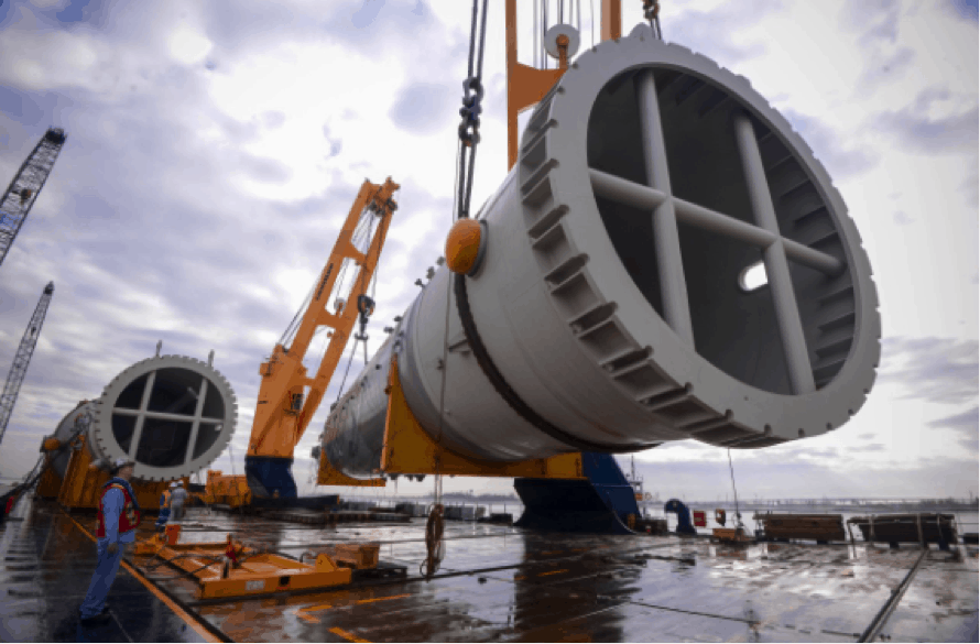Kapal menggunakan heavy lift cargo