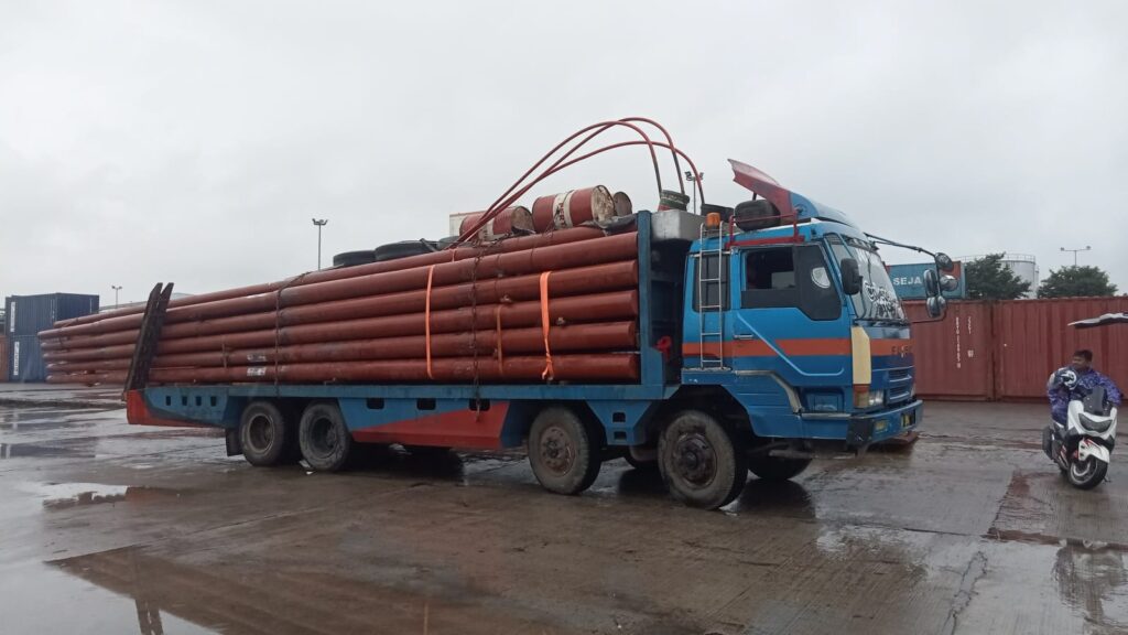 Pengiriman Tiang Listrik PLN